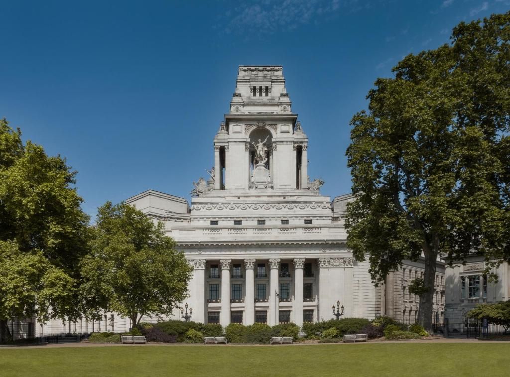 Four Seasons Hotel London at Ten Trinity Square: A Luxurious Escape in the Heart of London