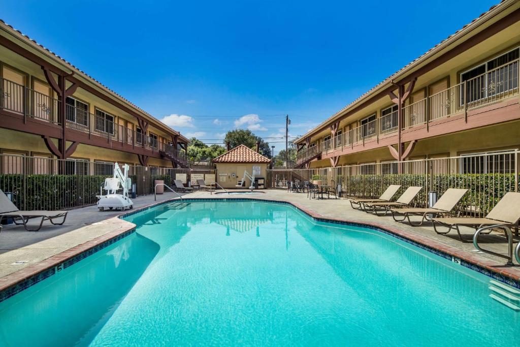 Best Western Corona: Your Ultimate Staycation Spot in California