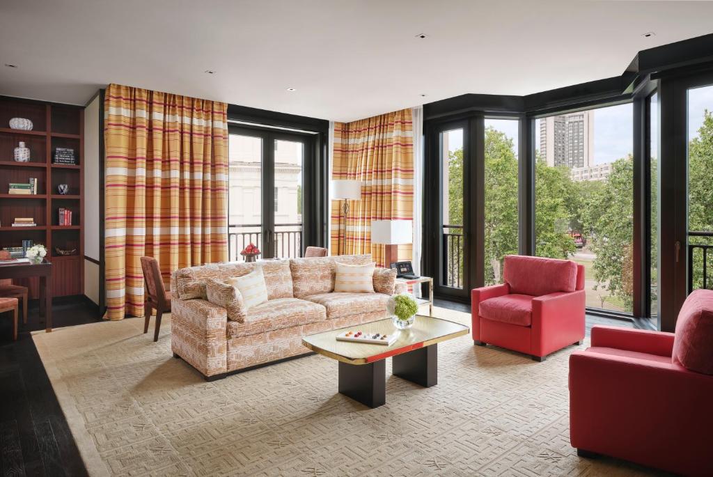 Central London Hotels with Views of the Thames: Your Ultimate Guide to the Best Stays