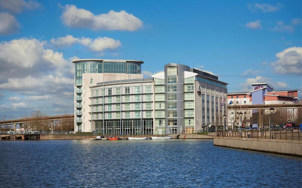 DoubleTree by Hilton London &#8211; Docklands Riverside: Your Perfect Stay with a Waterfront View in London