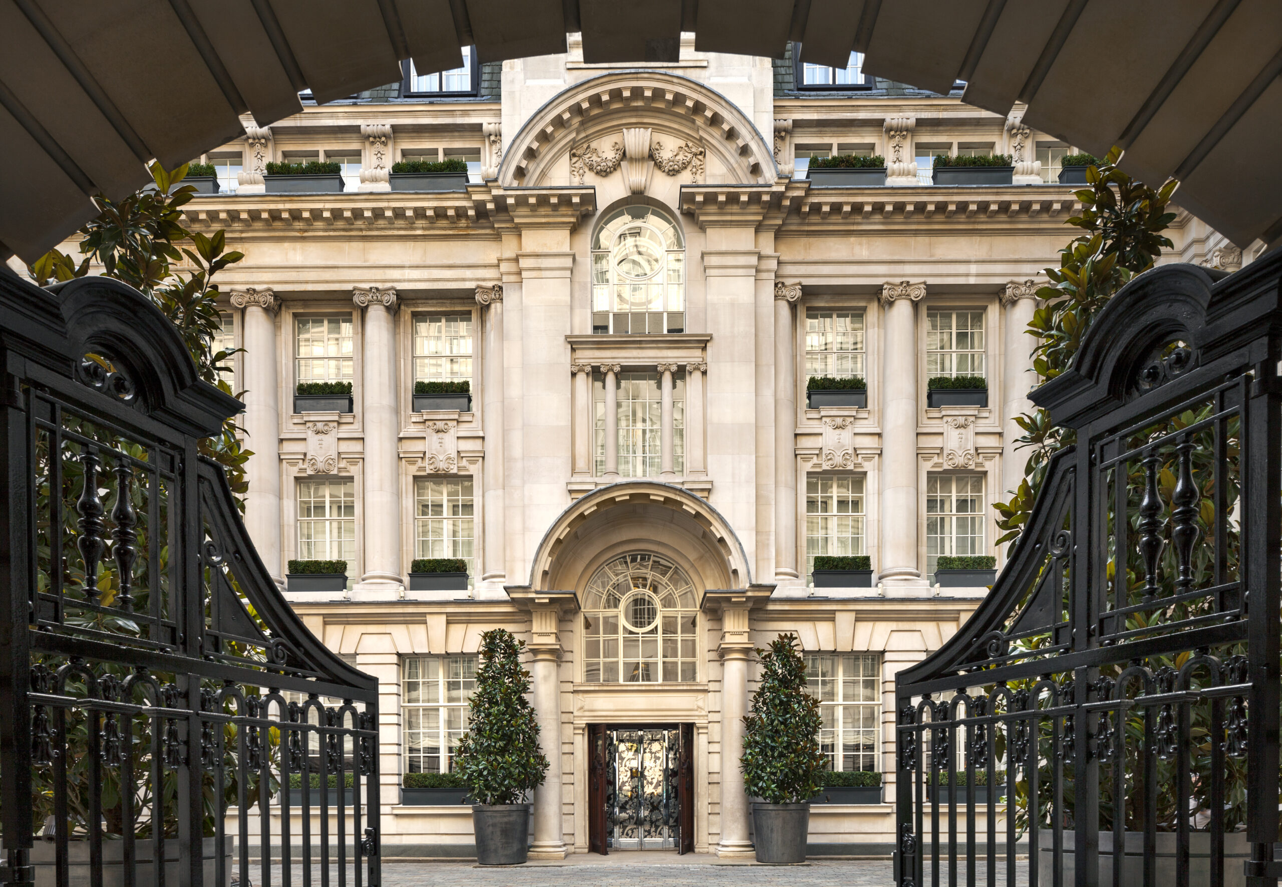Family Suites in Hotels London: Top Picks for a Comfortable Family Stay in the City