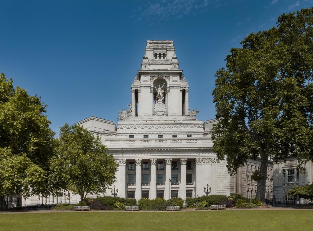 Four Seasons Hotel London at Ten Trinity Square: A Luxurious Escape in the Heart of London