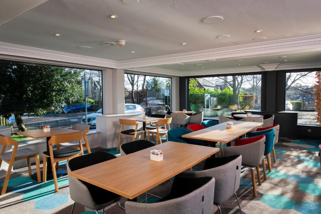 Holiday Inn Express London Victoria, an IHG Hotel: A Perfect Blend of Comfort and Convenience in Central London