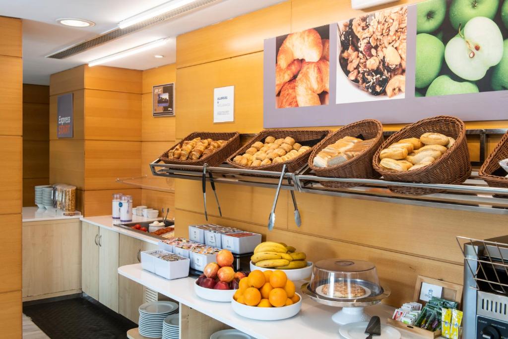 Holiday Inn Express London Victoria, an IHG Hotel: A Perfect Blend of Comfort and Convenience in Central London