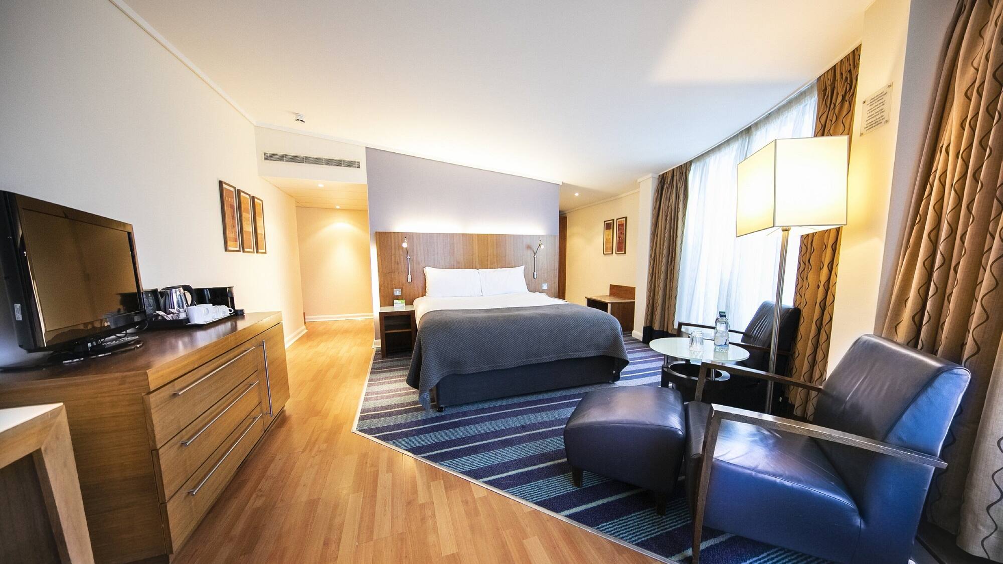 Holiday Inn London Camden Lock, an IHG Hotel: A Trendy Retreat in the Heart of Camden