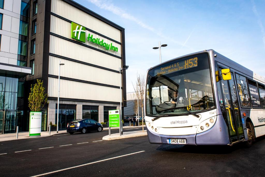 Holiday Inn London Heathrow &#8211; Bath Road, an IHG Hotel: Your Ideal Stay Near Heathrow Airport