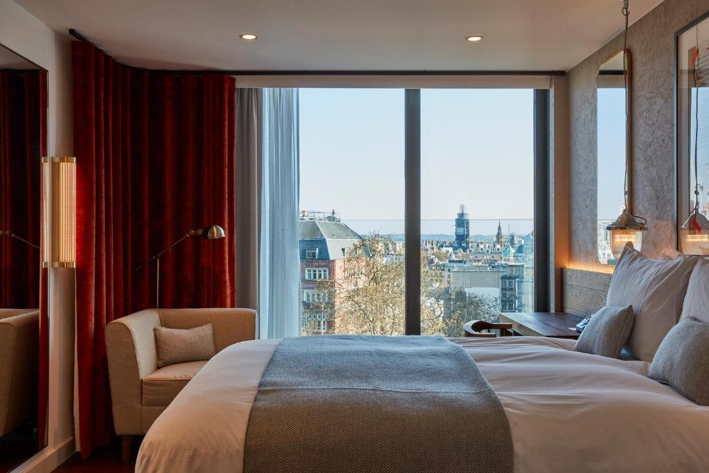 Hotel Indigo London &#8211; 1 Leicester Square, An IHG Hotel: Discover the Ultimate London Experience with Tommy Miahs Raj Hotel London