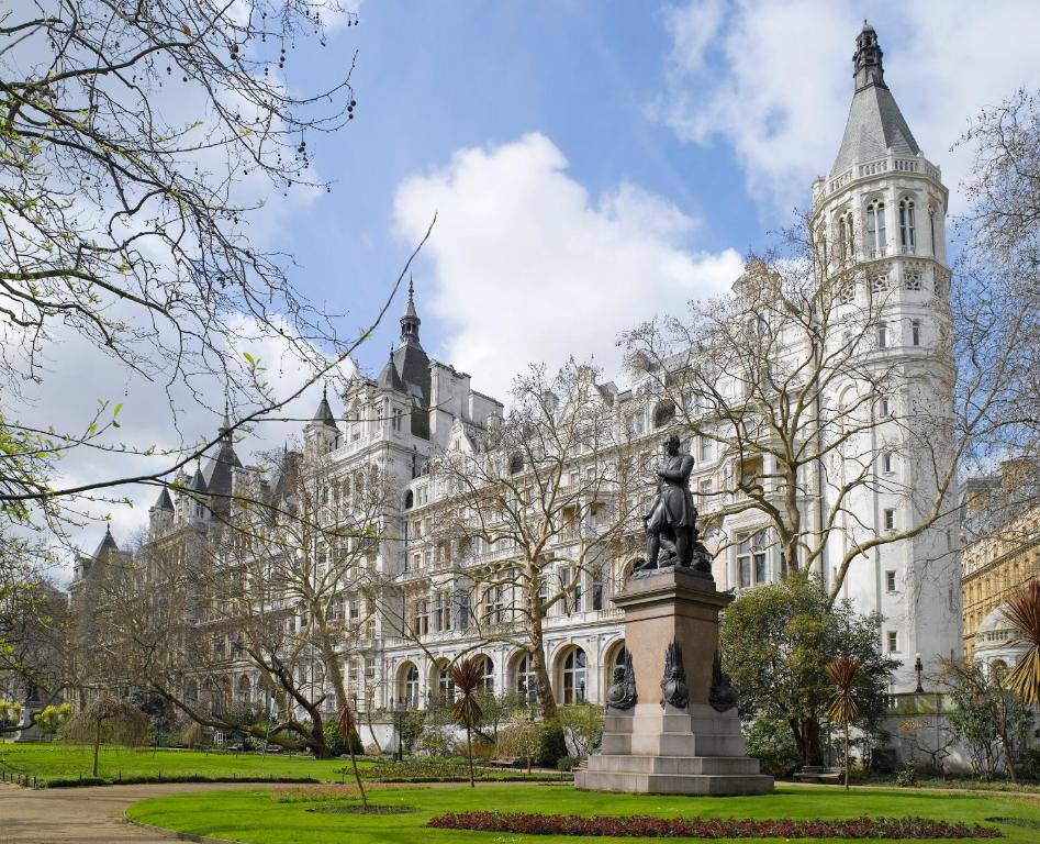 Hotels near London St. James&#8217;s Park: A Perfect Stay in the Heart of London