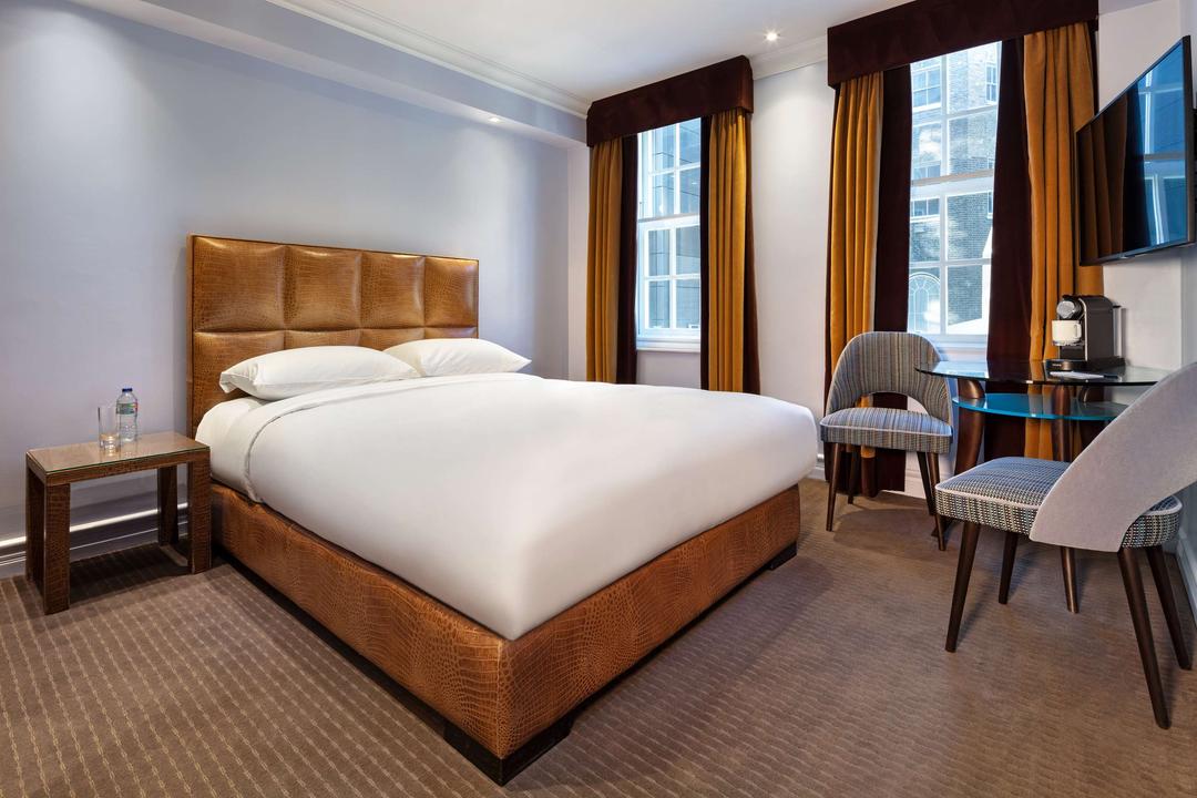 Radisson Blu Edwardian Bond Street Hotel: A Chic and Modern Retreat in the Heart of London