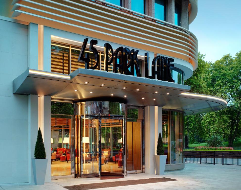 Top 10 Affordable Hotels Near London City Airport: Your Ultimate Guide to Budget-Friendly Stays