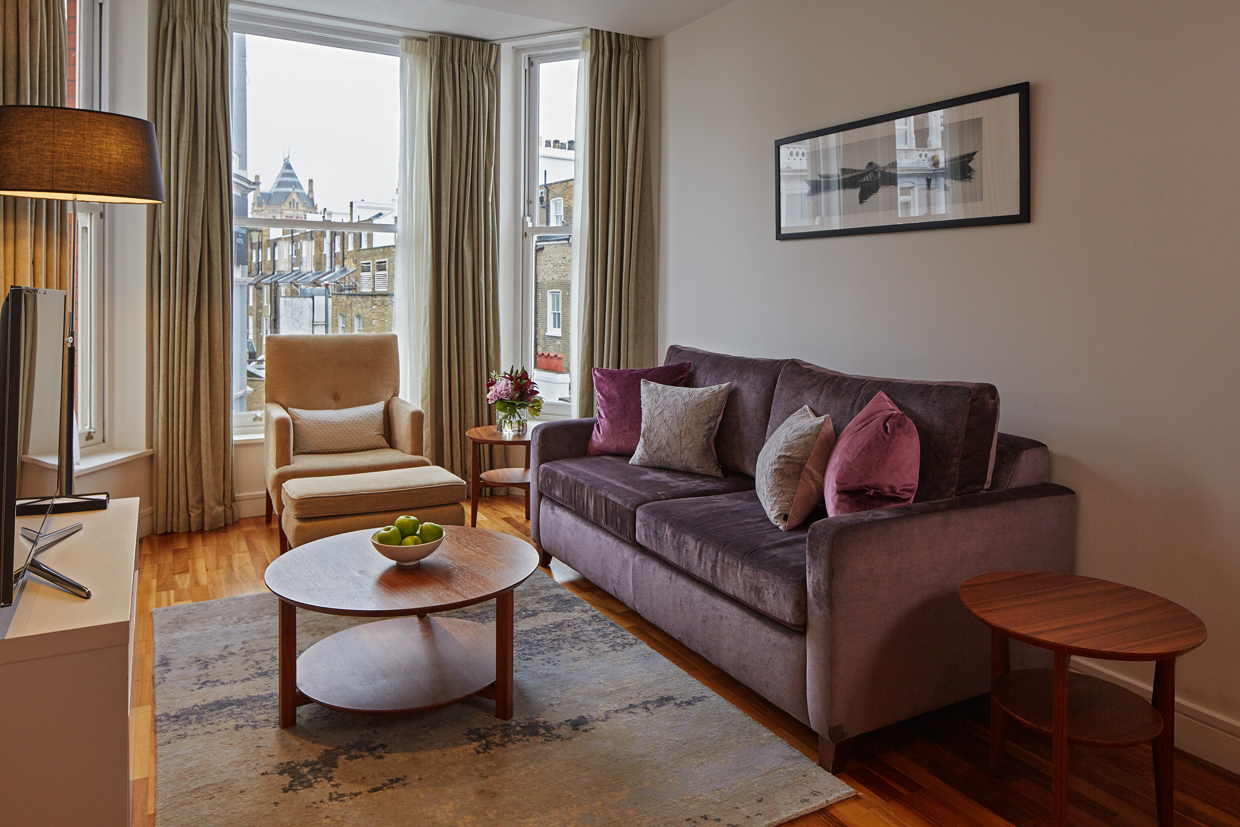 Top 10 Affordable Hotels Near London City Airport: Your Ultimate Guide to Budget-Friendly Stays