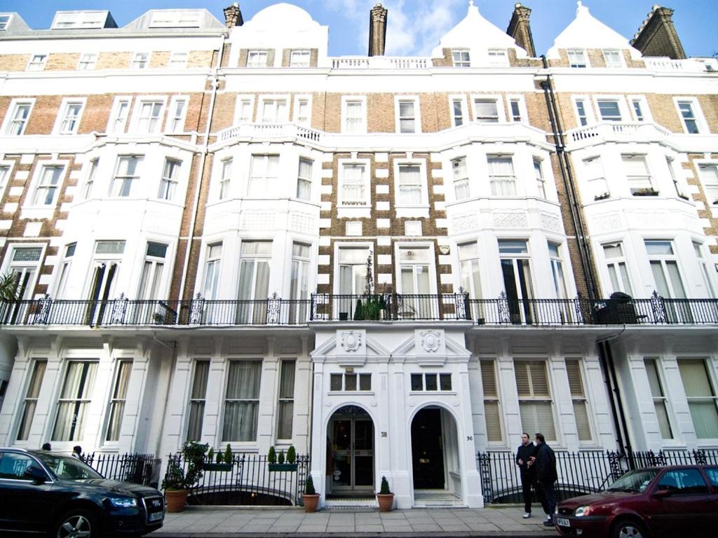 Top 10 Affordable Hotels Near London City Airport: Your Ultimate Guide to Budget-Friendly Stays