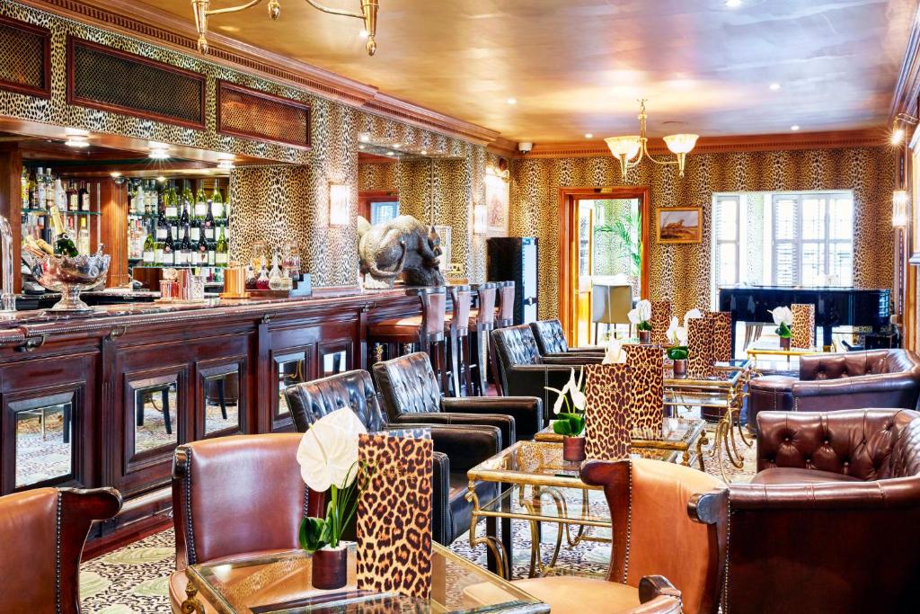 Top 10 Affordable Hotels Near London City Airport: Your Ultimate Guide to Budget-Friendly Stays