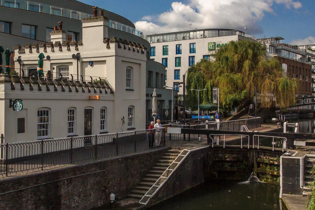 Top 10 Hotels Near the London Dungeon: The Best Spots to Stay for Your Thrilling Adventure