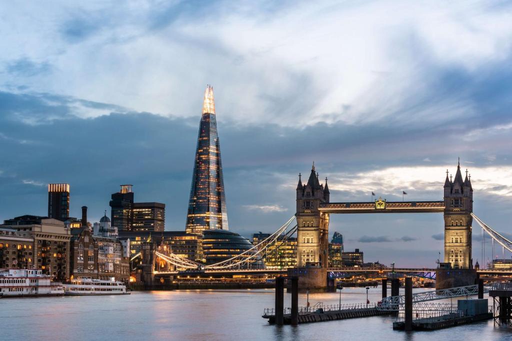 Top 10 Hotels with Pet-Friendly Services in London: The Ultimate Guide for Traveling with Your Furry Friend