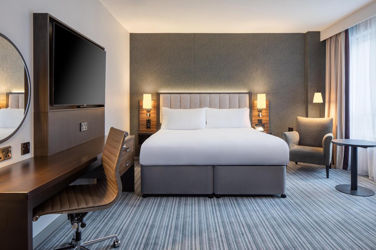 Top 10 Hotels with Private Balconies in London: The Best Picks for a Scenic Stay