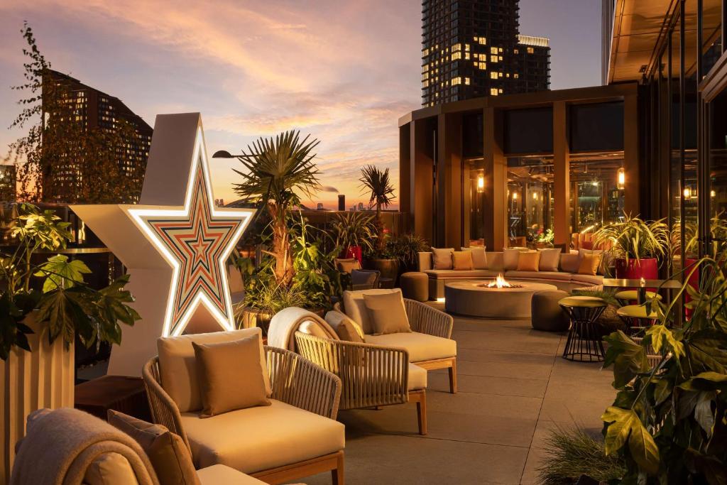 Top 10 Hotels with Private Balconies in London: The Best Picks for a Scenic Stay