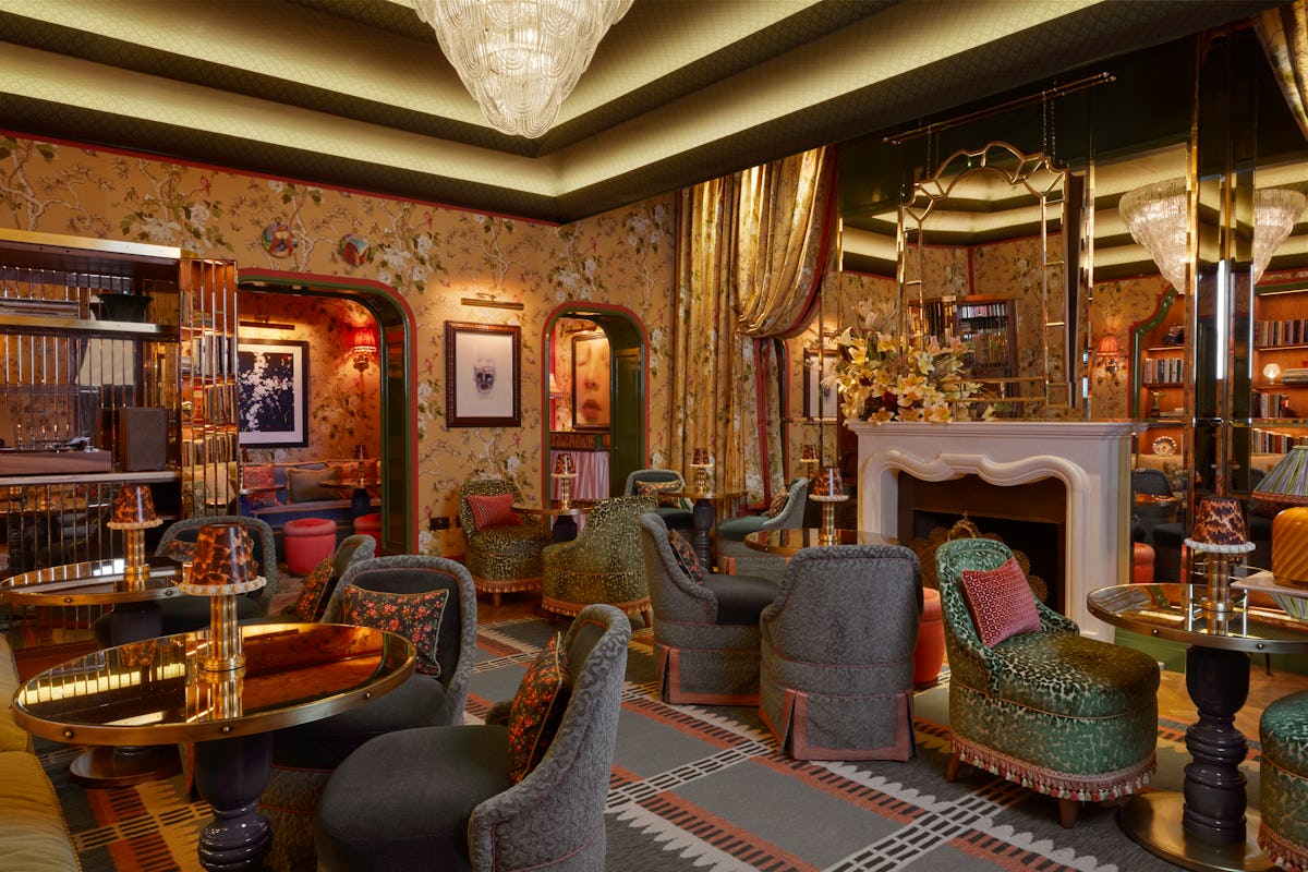 Top 10 Hotels with Room Service in London: Top Stays for Ultimate Comfort and Convenience
