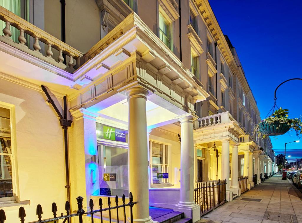 Top 10 Pet-Friendly Hotels in London: Your Ultimate Guide to Staying with Your Furry Friends