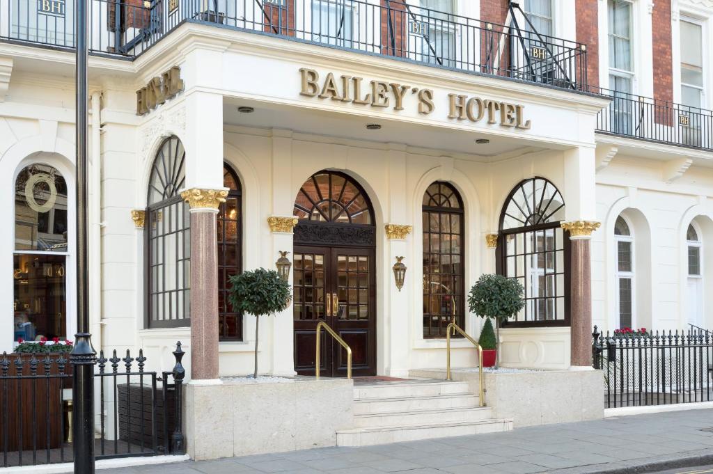 Top 12 Hotels Near Camden Market: A Guide to the Best Stays in the Heart of London