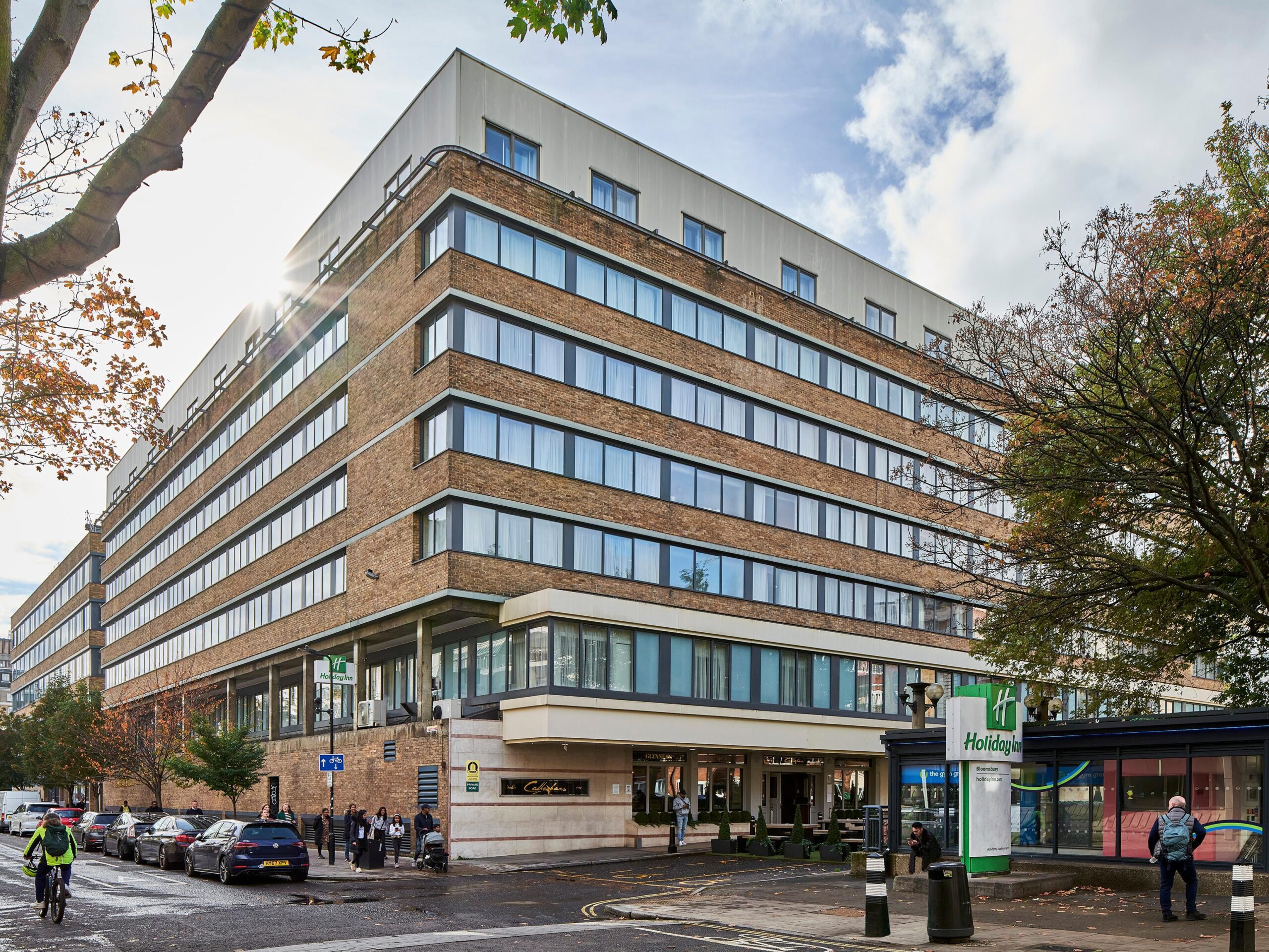 Top 13 Hotels in London for Business Travelers: Stay Stylish &#038; Productive in the Heart of the City