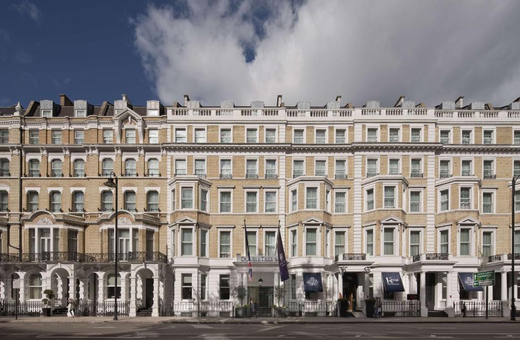 Top 5-Star Hotels in London West End: Experience Luxury Like Never Before