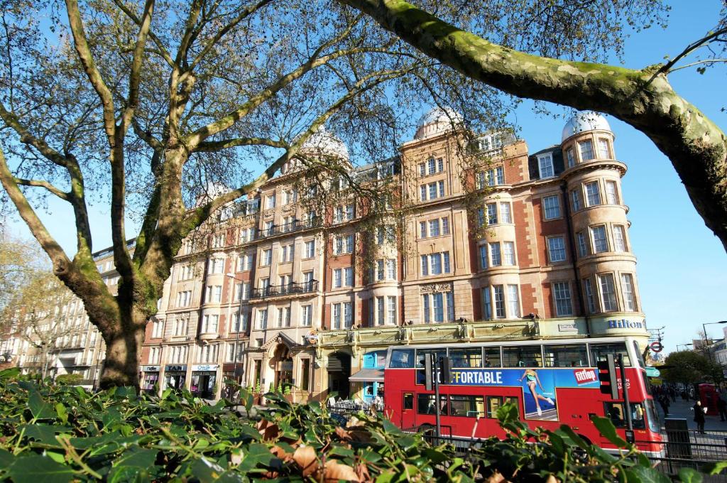 Top 8 Romantic Hotels in London for Couples: Top Picks for a Dream Getaway
