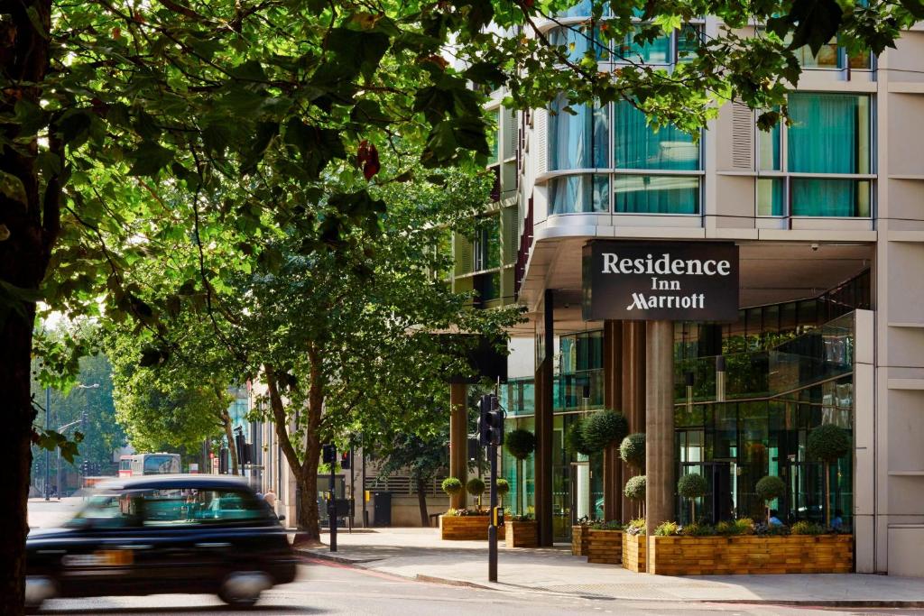 Top-rated Hotels Near the London Museum of Modern Art: Your Ultimate Guide to Luxury and Convenience