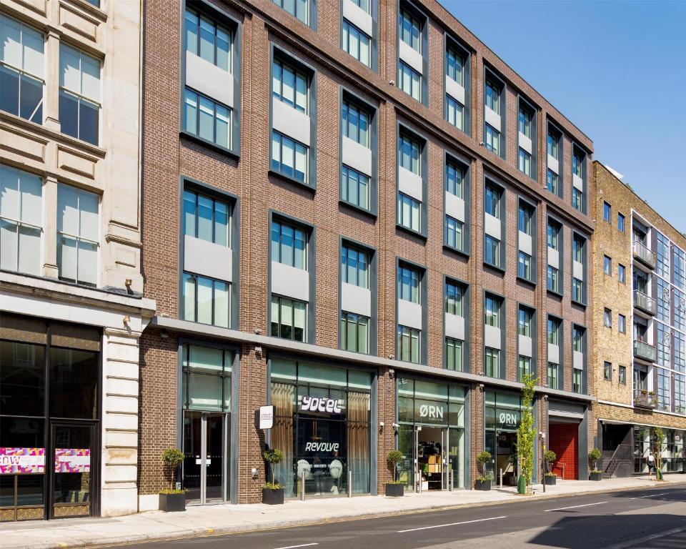 Yotel London City: The Ultimate Stay for Trendsetters and Explorers in the Heart of London